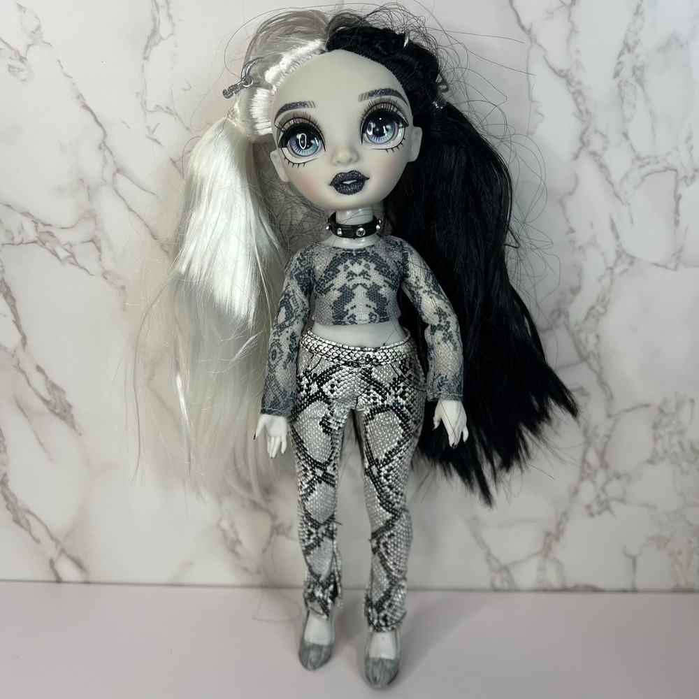 Rainbow High-Heather Grayson Doll- Black & White Hair, Snake Skin Outfit,‎ Shoes